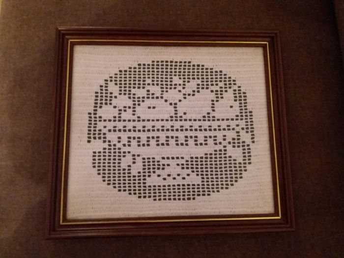 Quadro de uma fruteira feita em renda