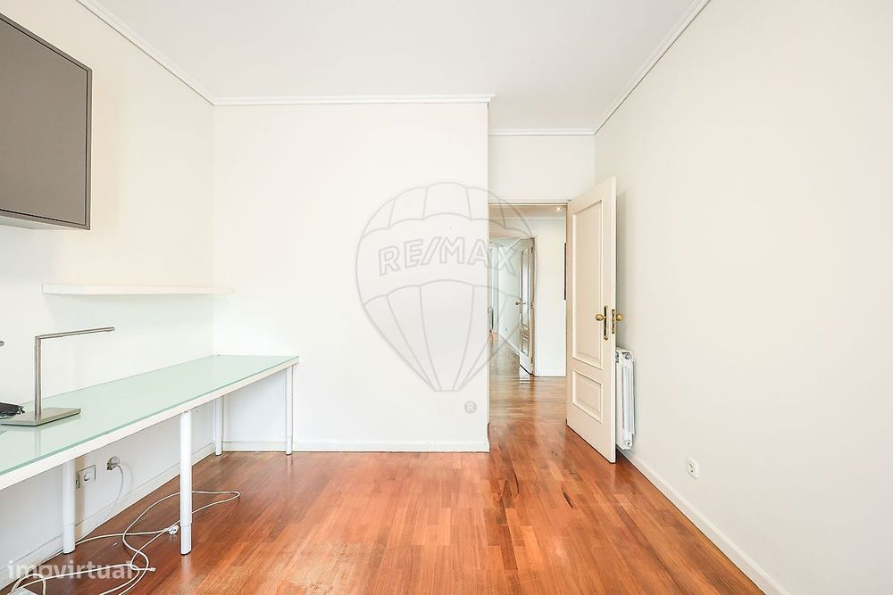 Apartamento T4 para arrendamento