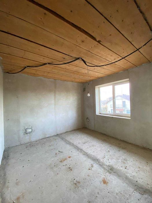 Продається будинок з зем діл в затишній місцевості готовий до ремонту