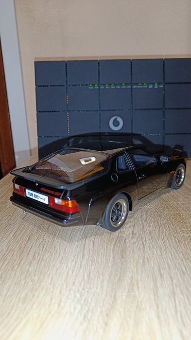 Porsche 924 Carrera GT (1:18) - Autoart