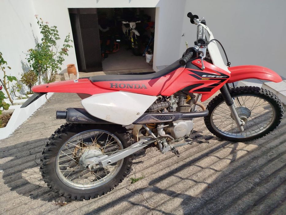 Honda CRF 100F.
