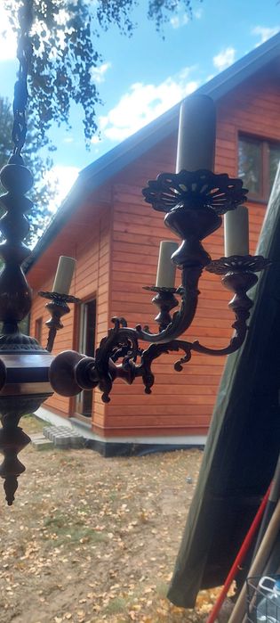 Żyrandole retro z kinkietami