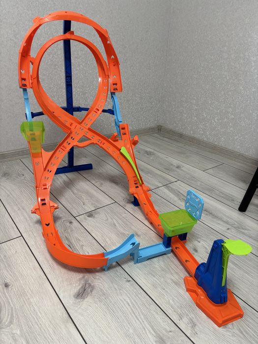 Трек Hot Wheels Action Вертикальная восьмерка