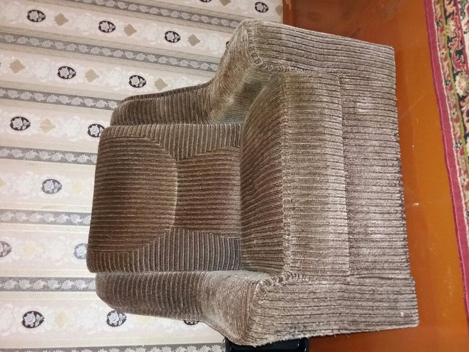 Два отличных кресла