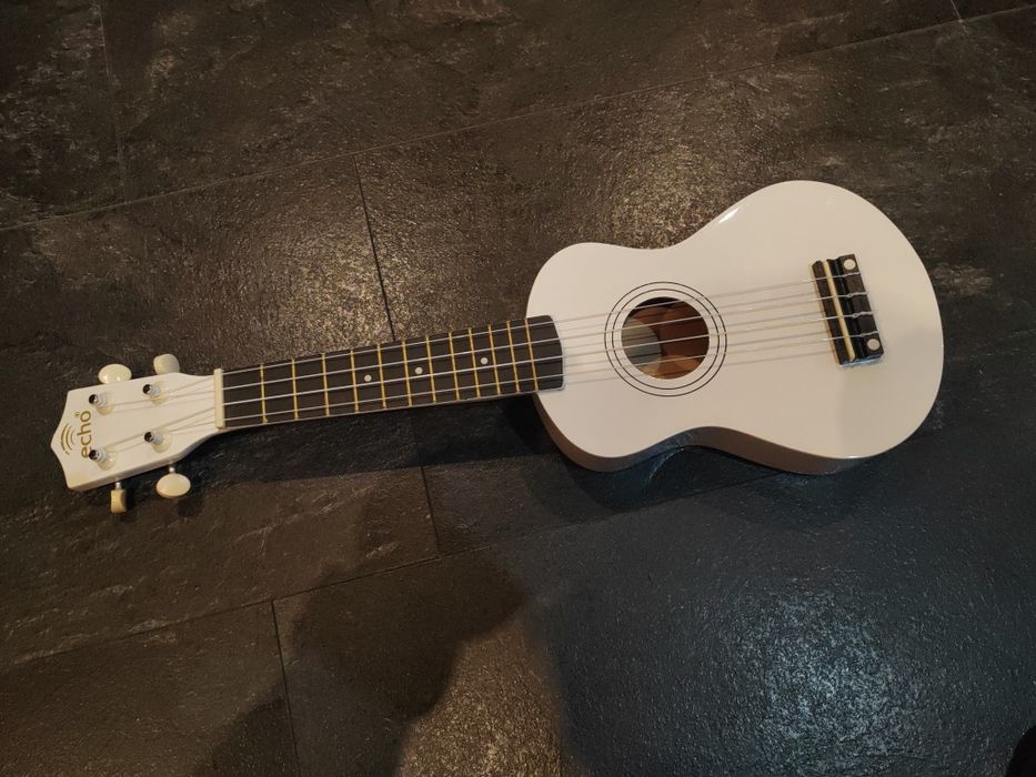 Gitara ukulele biały połysk nowa