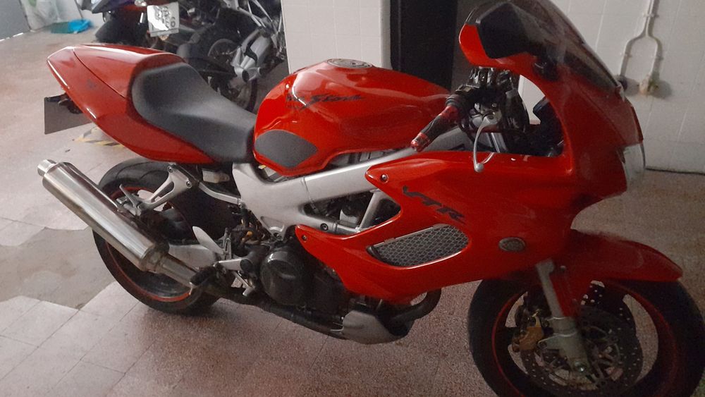 Honda vtr1000firestorm