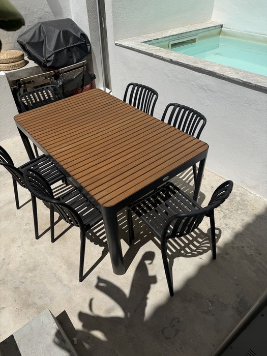 Mesa e cadeiras exterior