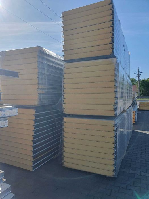 Płyta Warstwowa Ścienna  Nowa gr 10cm gatunek 2 długość  4,5m