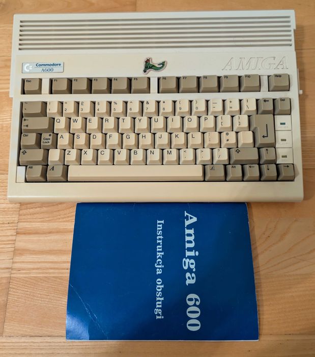 Konsola Amiga 600 Duży zestaw z akcesoriami 40 Dyskietek