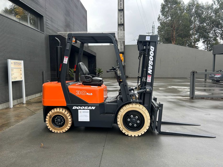 Empilhador Doosan Diesel 3000 Kgs