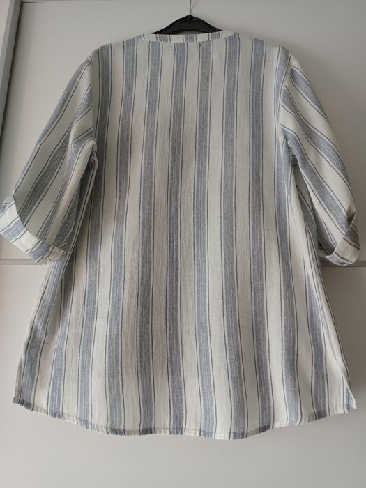 Blusa de algodão às riscas azuis e creme