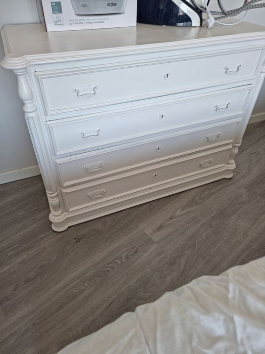 Mobilia de quarto( completo) madeira maciça, pintado de branco