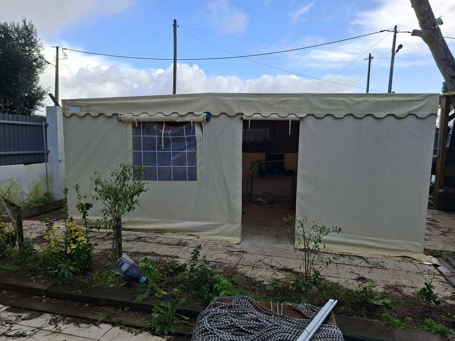 Vendo avançado, tenda em bom estado