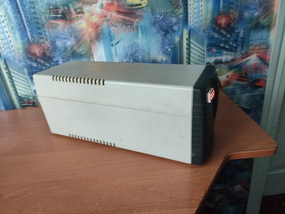 Інвектор, станція , безперебійне світло 220v заряджається за 2 години