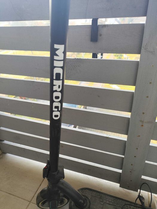 Hulajnoga elektryczna MICROGO M8 czarna ładowarka