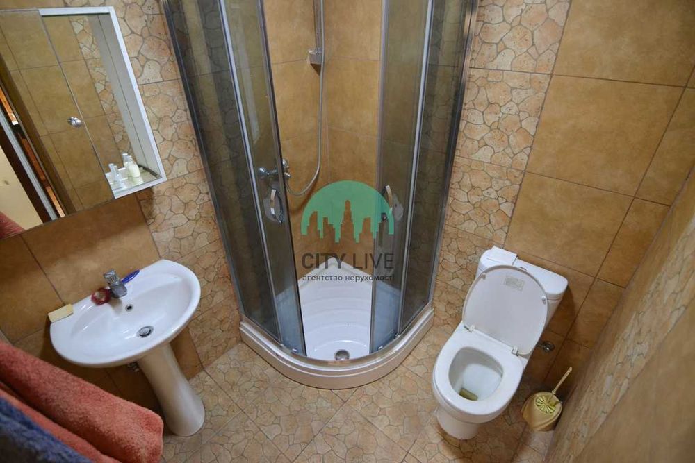 Продається будинок 296 м² у с. Микитинці (60)