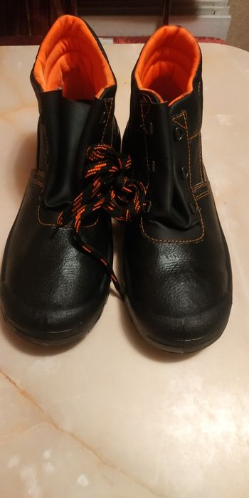 Ботинки рабочие, размер 46.