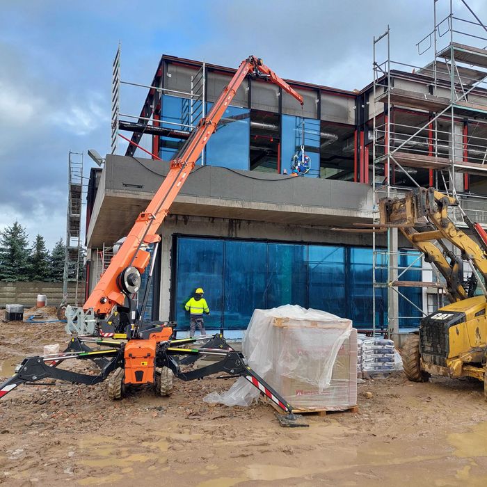 Mini żuraw dźwig pająk do szklenia, szyb, płyt warstwowych, usługi