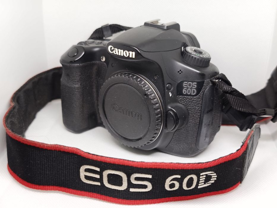 Câmara Fotográfica Canon EOS 60D (Corpo) + Correia Original