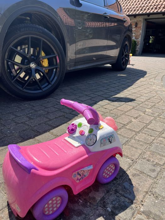 Różowy jeździk Minnie dla dziewczynki