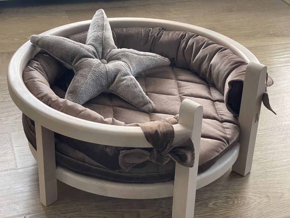 ліжко лежанка для собак або котів кровать з дерева з м'яким матрацом