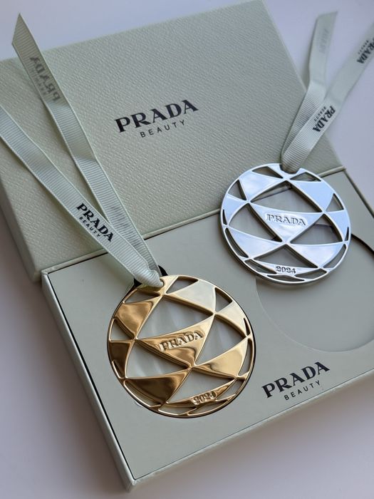 Luksusowy dodatek Prada Komplet zawieszek Prada