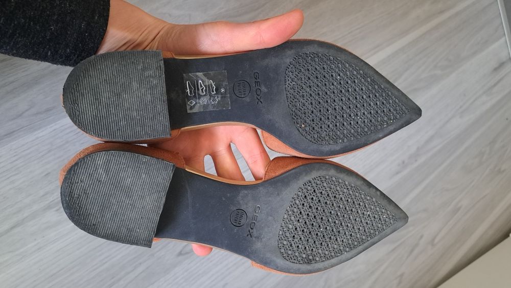 Buty z paskiem wokół kostki Geox