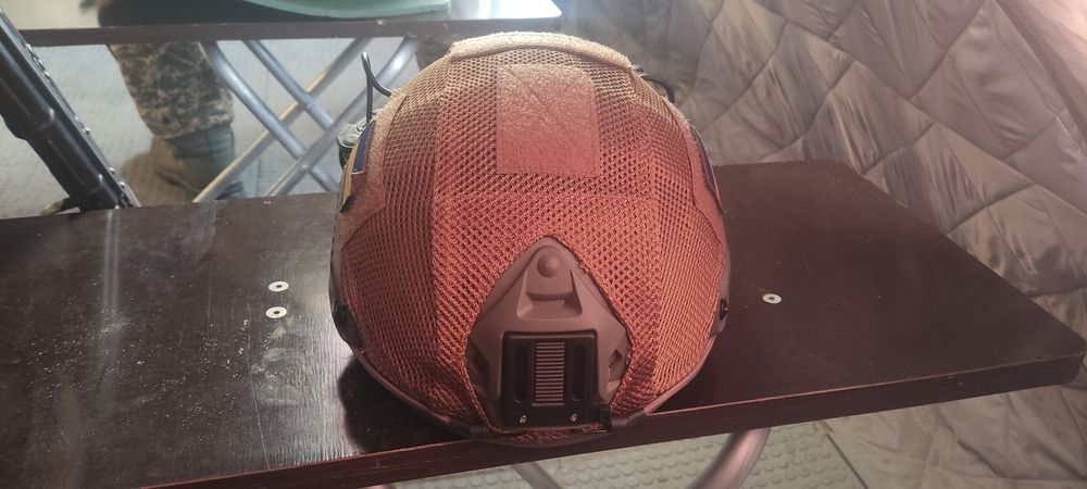 Каска, шолом з кавером та активними навушниками Walker's Razor