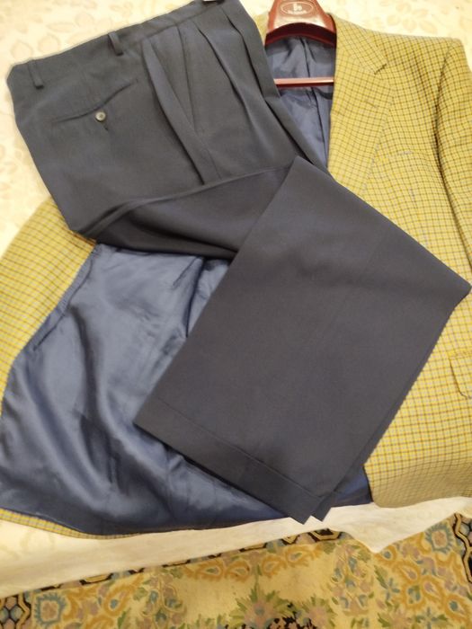 Vendo casaco e calça da Confecção do Homem,tudo novo