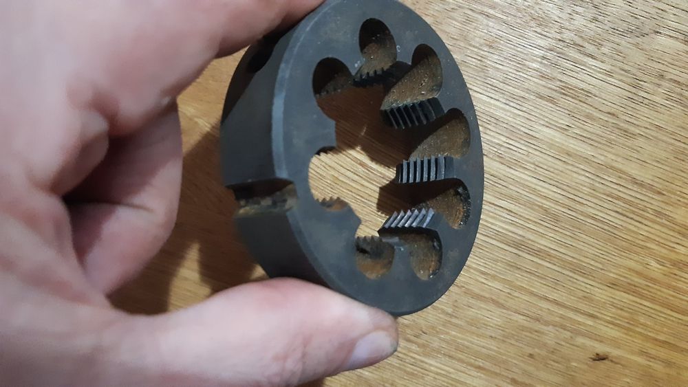 Плашки для нарізання різьби. "1"1/4. 1/2. 20 ст.