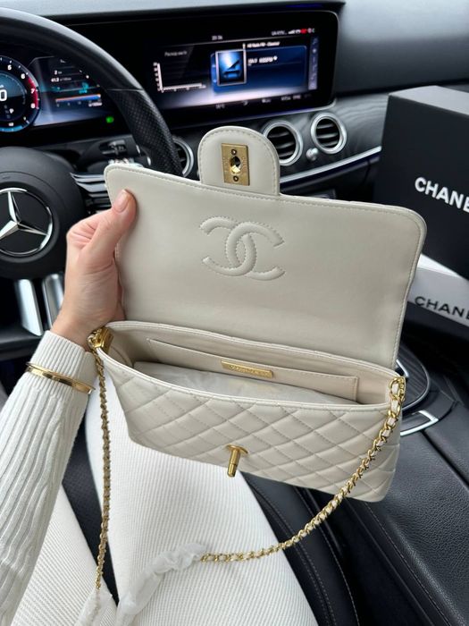 Chanel Medium Top Handle Light Beige Lambskin premium / сумочка Шанель