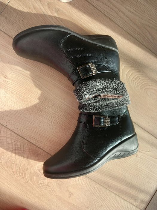 Botas novas  para senhora