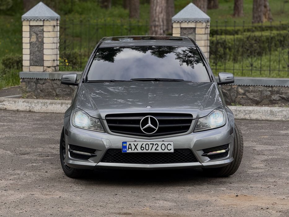 Mercedes-Benz W204 C300 2012 в чудовому стані