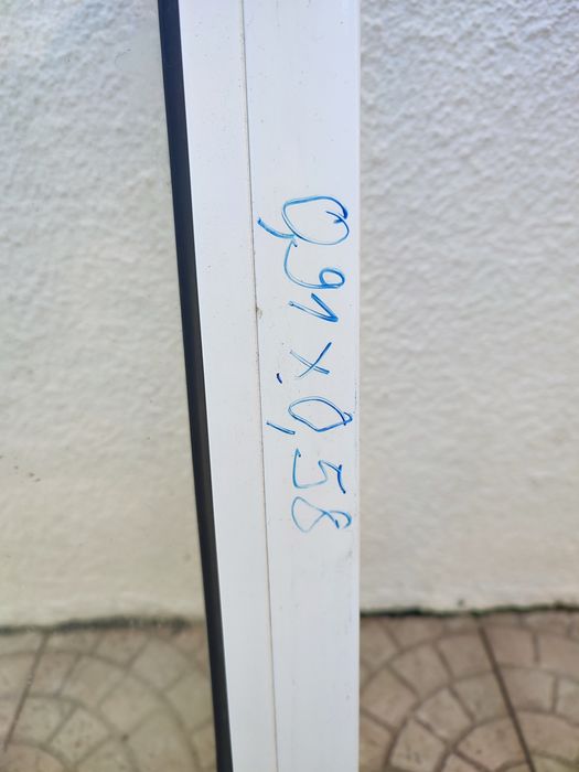 Janela de alumínio lacado branco fixa