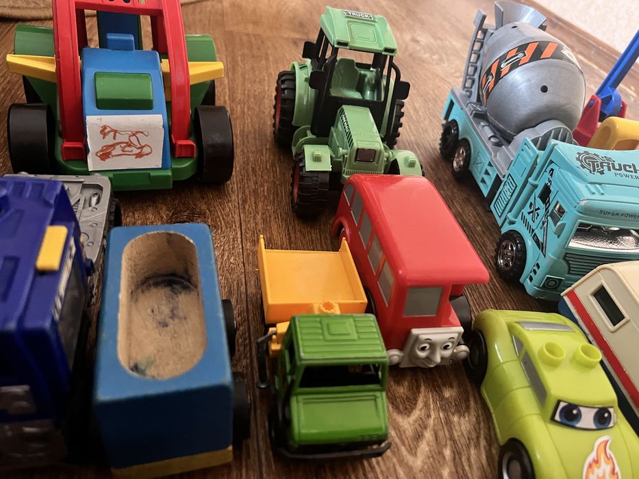 Лот машинок металевих, на управлінні для хлопчика