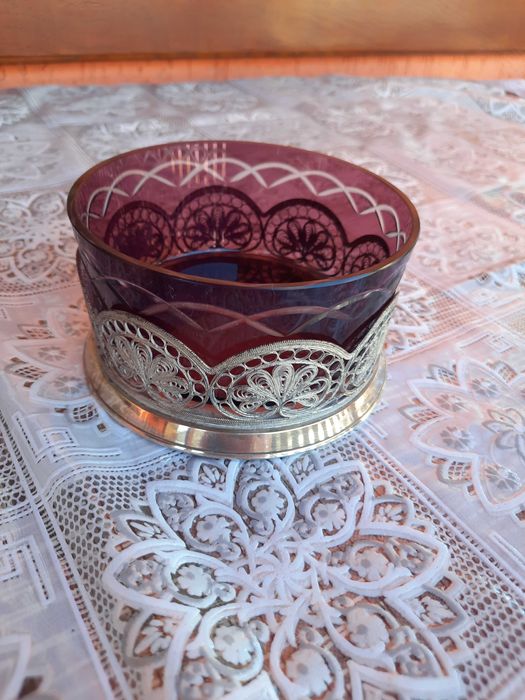 Вазочка сахарница- конфетница.Марганцевое стекло, филигрань мельхиор.