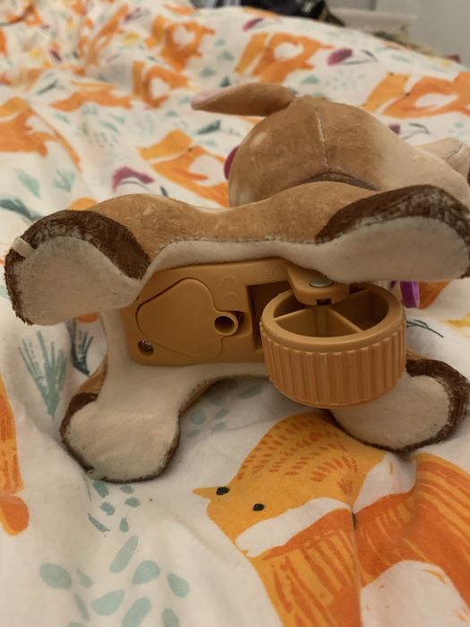 Interakntywna zabawka jezdzi wydaje dzwieki