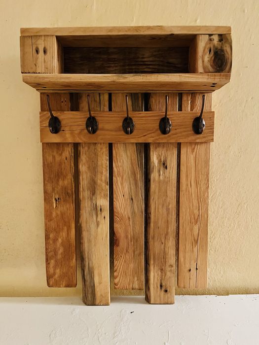 Sprzedam drewniany wieszak