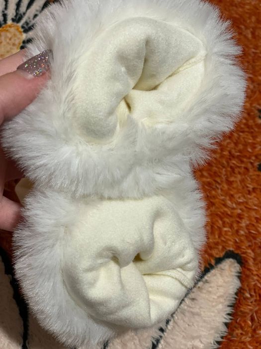 Нові рукавички з білим хутром і сенсором для телефона