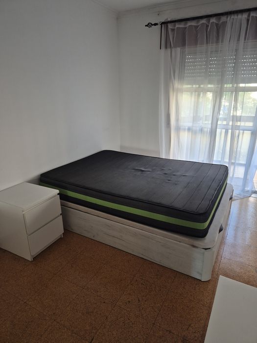 QUARTO COM VARANDA junto ao comboio