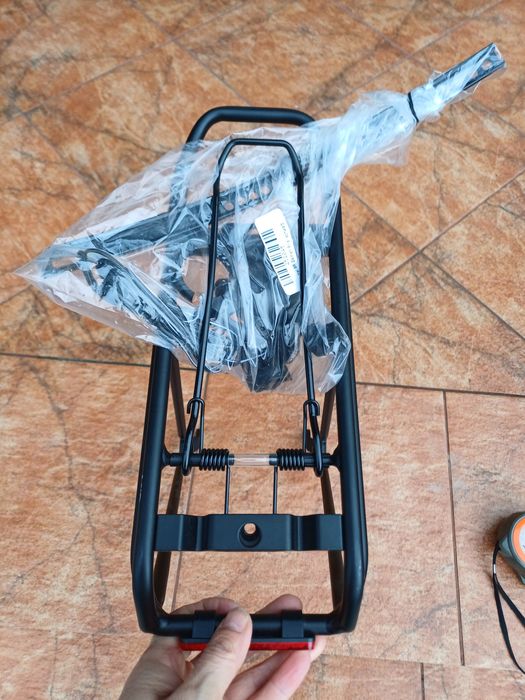 Nowy bagażnik rowerowy z oświetleniem  Sattel sr