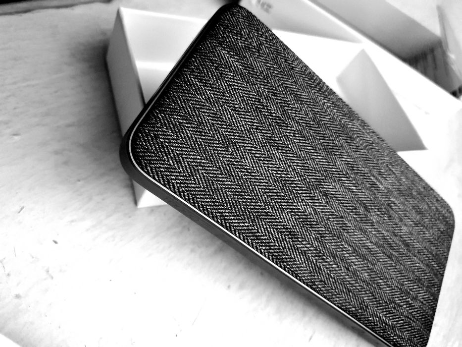 Продам дизайнерский премиальный павербанк повербанк 10.000 от ZMI