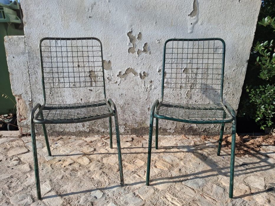 Cadeiras em ferro