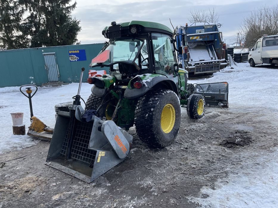 John Deere 4066R Pług śnieżny zamiatarka solarka traktor komunalny