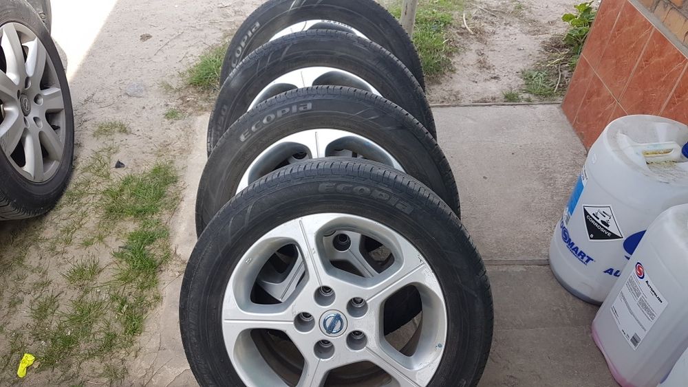 Продам літню резину.