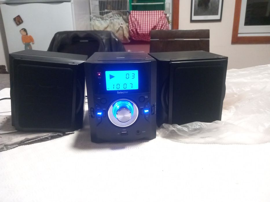 Rádio e CD como novo para venda