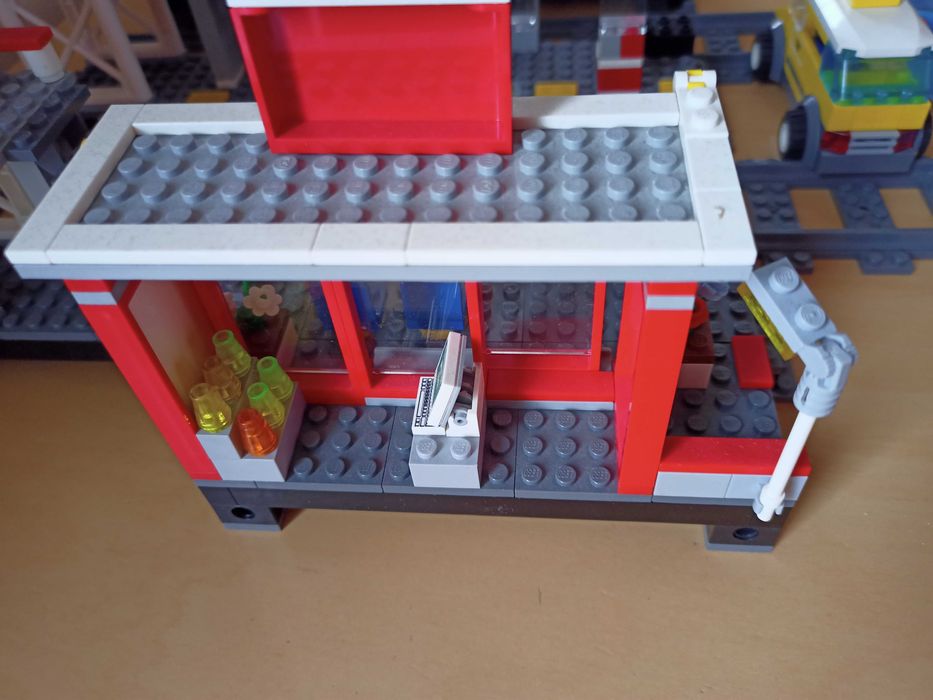 Lego dworzec 7937 powiększony