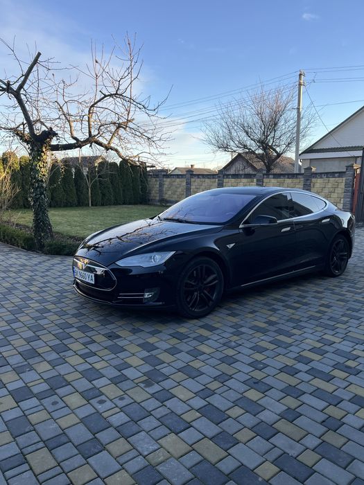 Продам Tesla S 85P 2014