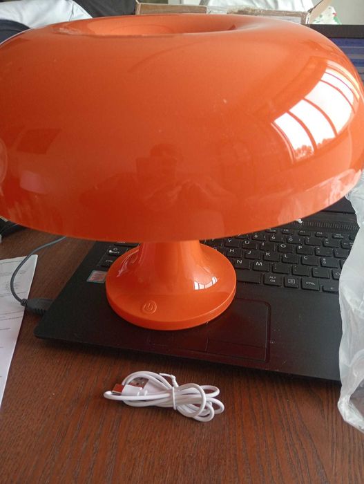 Candeeiro Black Hole Futurista – Edição 2024 – USB-C & Bateria