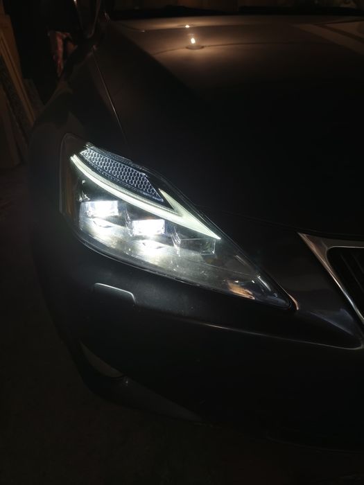 Lexus is 220d Sport 54